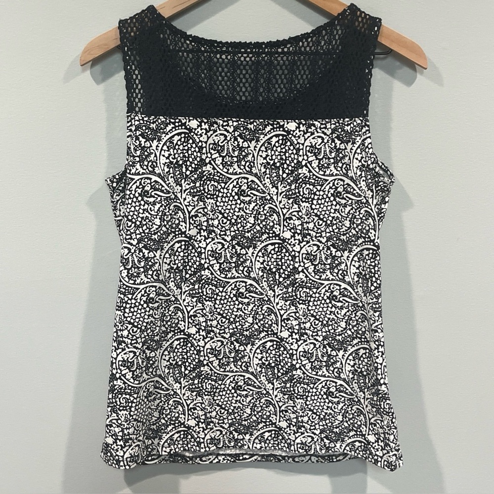 NWT Ann Taylor Women's Tank Top Size M Navy‎ Blue & White Black Crocheted